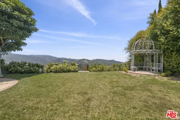 $6,950,000 | 15515 Collina Strada, Los Angeles, CA 90077