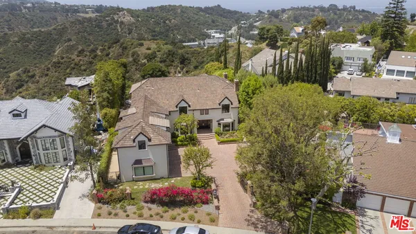 $6,950,000 | 15515 Collina Strada, Los Angeles, CA 90077