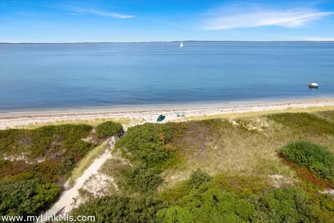 a view of a tennis court