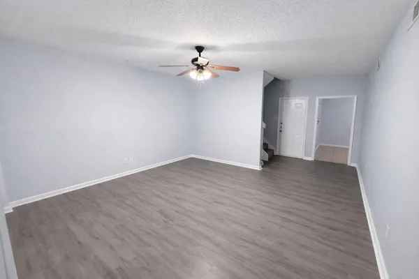 $1,395 | 800 North San Jacinto Street, Unit 201, Conroe, TX 77301