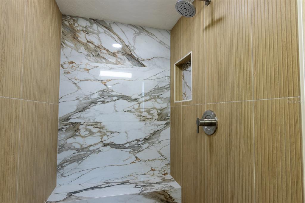 3338 Roslyn Road Venice, FL 34293 - Photo 17 of 31 Gallery Image 17
