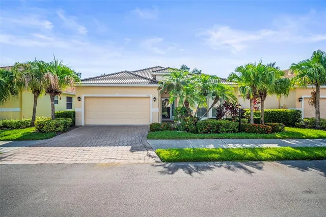 $430,000 | 7727 33rd Street East, Sarasota, FL 34243