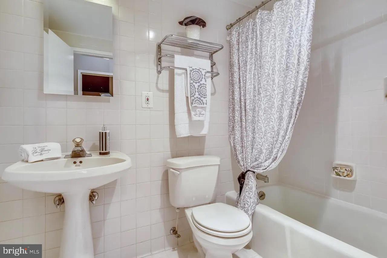 4141 North Henderson Road, Unit 322 Arlington, VA 22203 - Photo 29 of 53 a bathroom with a sink toilet and shower