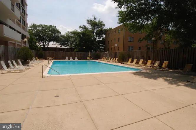 4141 North Henderson Road, Unit 322 Arlington, VA 22203 - Photo 44 of 53 a view of outdoor space with seating area