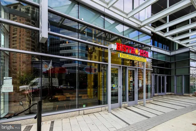 $2,300 | 4141 North Henderson Road, Unit 322, Arlington, VA 22203