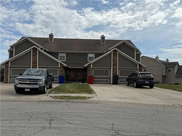 $185,000 | 518 Northeast 6th Street, Unit B, Blue Springs, MO 64014