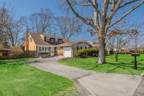 $599,999 | 26 Allegheny Drive East, Farmingville, NY 11738