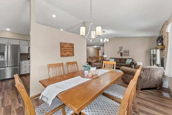 $475,000 | 33584 Washington Street Northeast, Cambridge, MN 55008