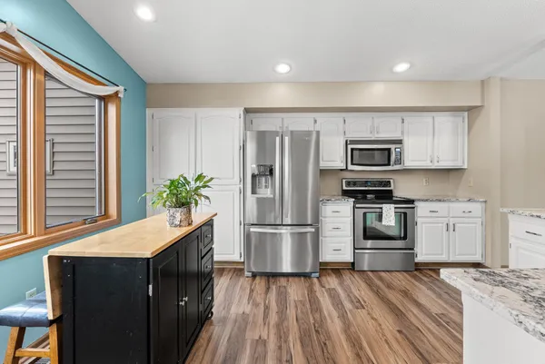$475,000 | 33584 Washington Street Northeast, Cambridge, MN 55008