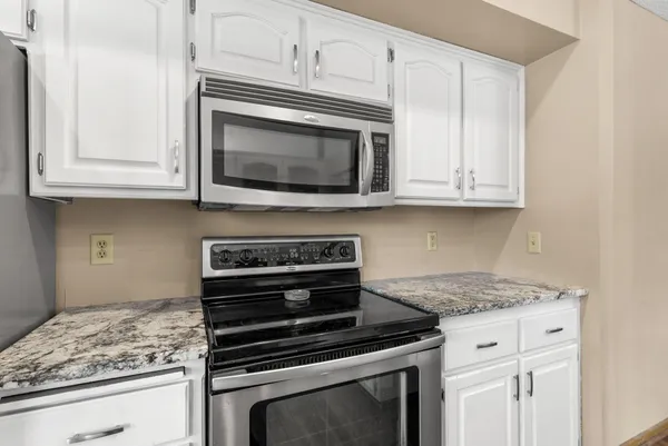 $475,000 | 33584 Washington Street Northeast, Cambridge, MN 55008