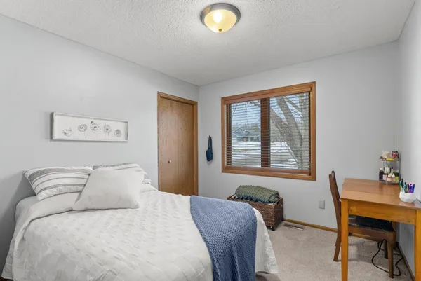 $475,000 | 33584 Washington Street Northeast, Cambridge, MN 55008