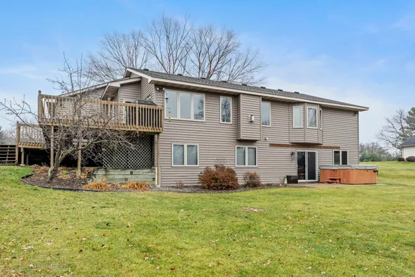 $475,000 | 33584 Washington Street Northeast, Cambridge, MN 55008