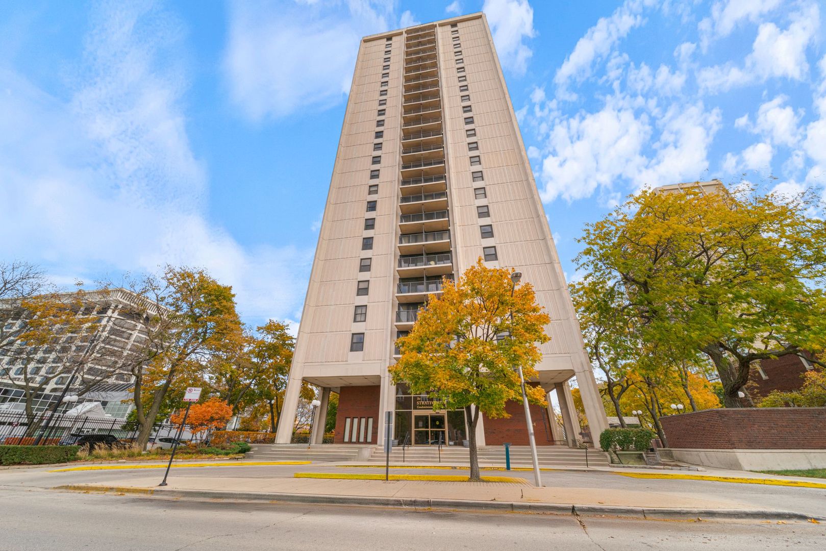 2605 South Indiana Avenue, Unit 2107 Chicago, IL 60616 - Photo 1 of 24 a front view of a multi story building
