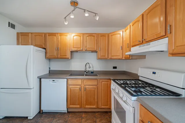 $150,000 | 2605 South Indiana Avenue, Unit 2107, Chicago, IL 60616