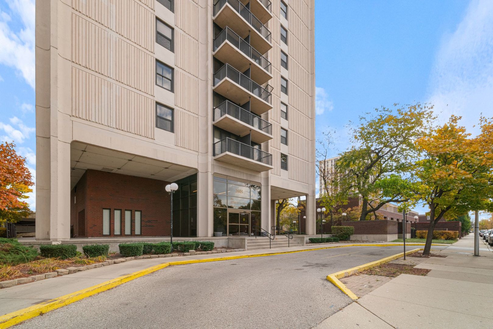 2605 South Indiana Avenue, Unit 2107 Chicago, IL 60616 - Photo 2 of 24 front view of a building with a street