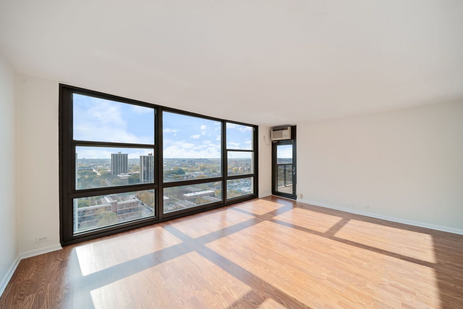 2605 South Indiana Avenue, Unit 2107 Chicago, IL 60616 - Photo 8 of 24 a view of an empty room with a window