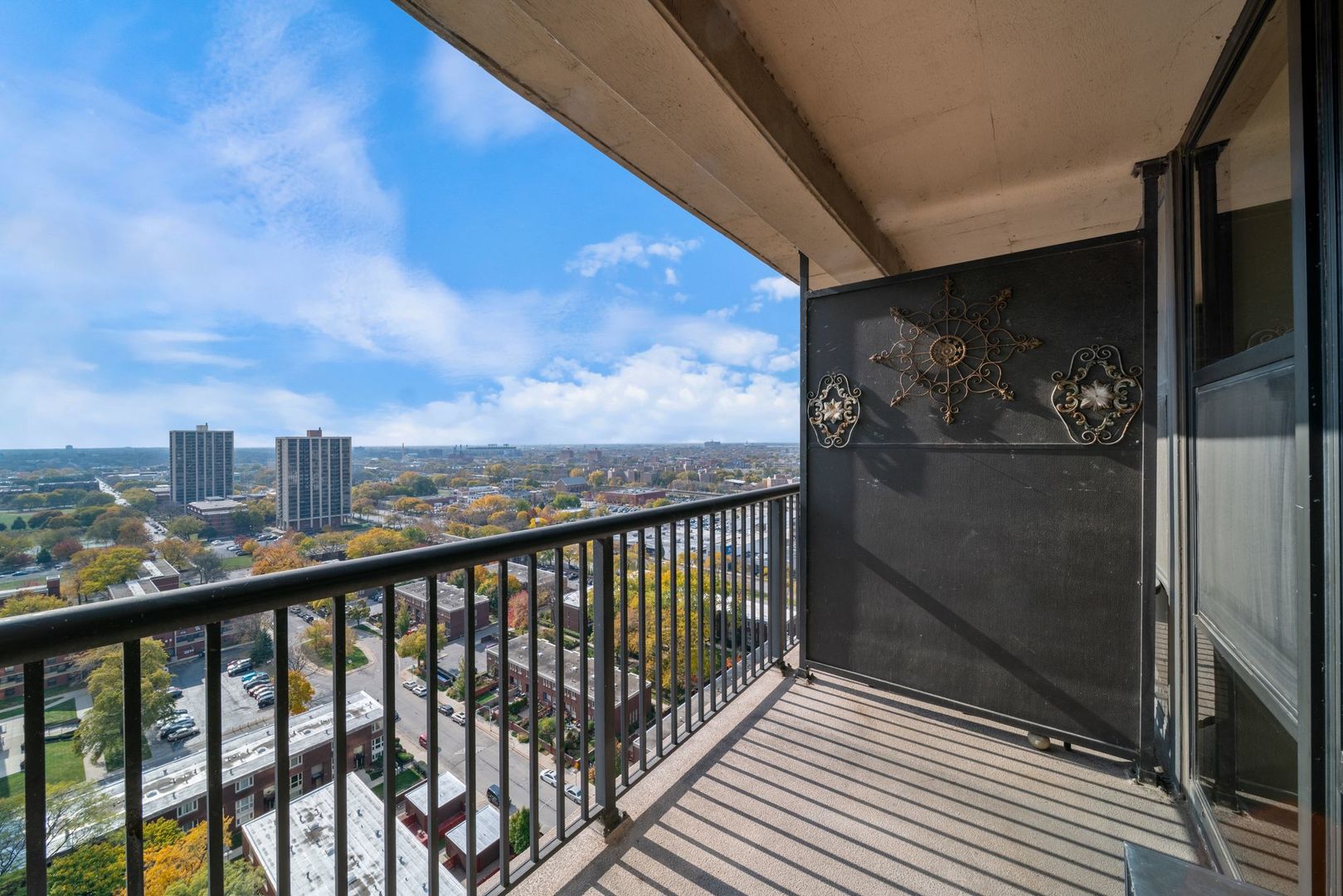 2605 South Indiana Avenue, Unit 2107 Chicago, IL 60616 - Photo 10 of 24 a view of city from balcony