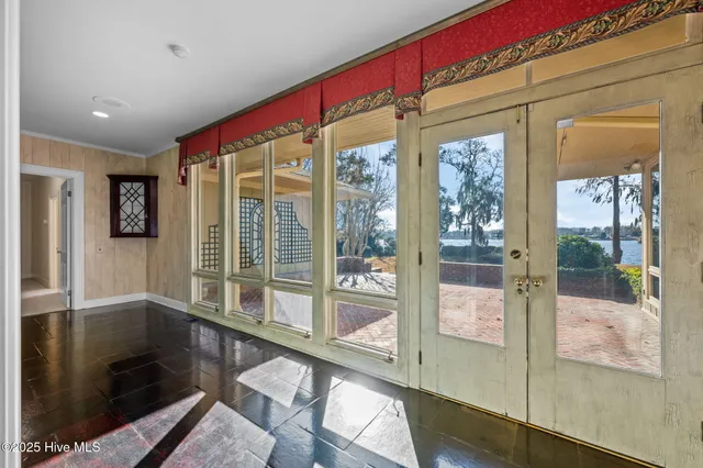 $2,495,000 | 5003 Trent Woods Drive, Trent Woods, NC 28562