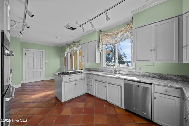 $2,495,000 | 5003 Trent Woods Drive, Trent Woods, NC 28562