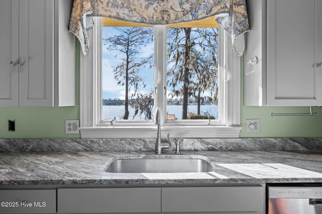 $2,495,000 | 5003 Trent Woods Drive, Trent Woods, NC 28562