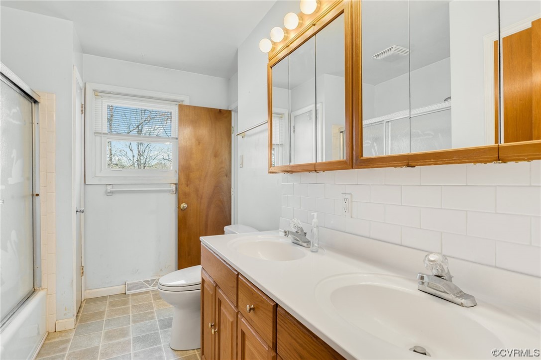 9510 Riddle Road Chesterfield, VA 23832 - Photo 15 of 20 a bathroom with a sink and a mirror