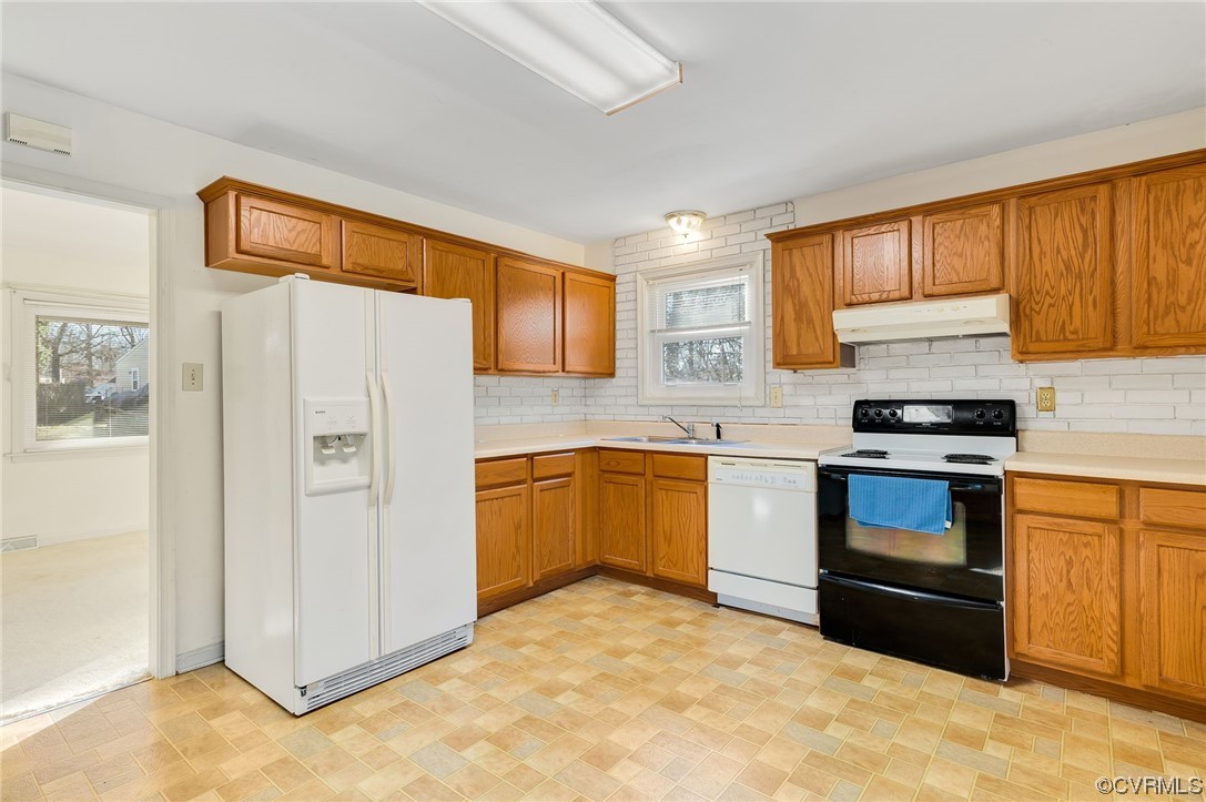 9510 Riddle Road Chesterfield, VA 23832 - Photo 5 of 20 a kitchen with granite countertop a refrigerator and a stove top oven