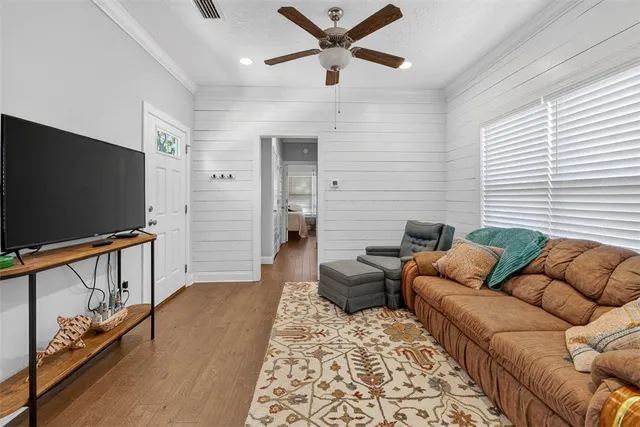 $2,000 | 301 3rd Avenue, St. Simons Island, GA 31522