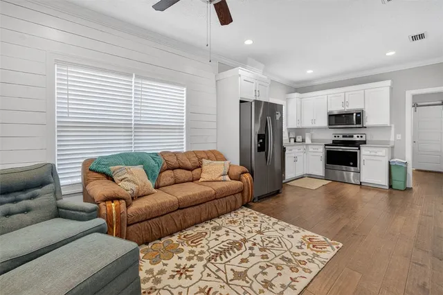 $2,000 | 301 3rd Avenue, St. Simons Island, GA 31522