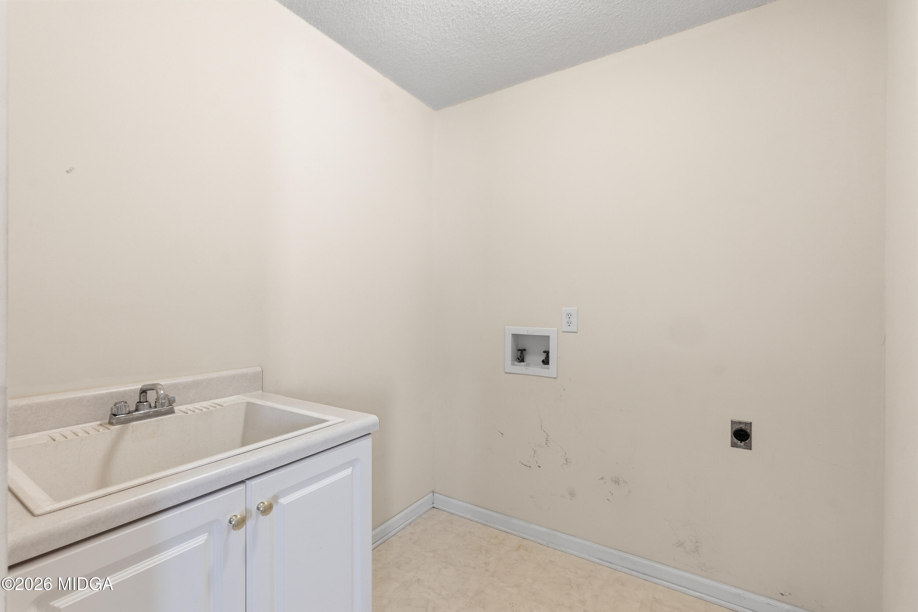 8278 Lower Thomaston Road Macon, GA 31220 - Photo 35 of 59 a bathroom with a sink and vanity