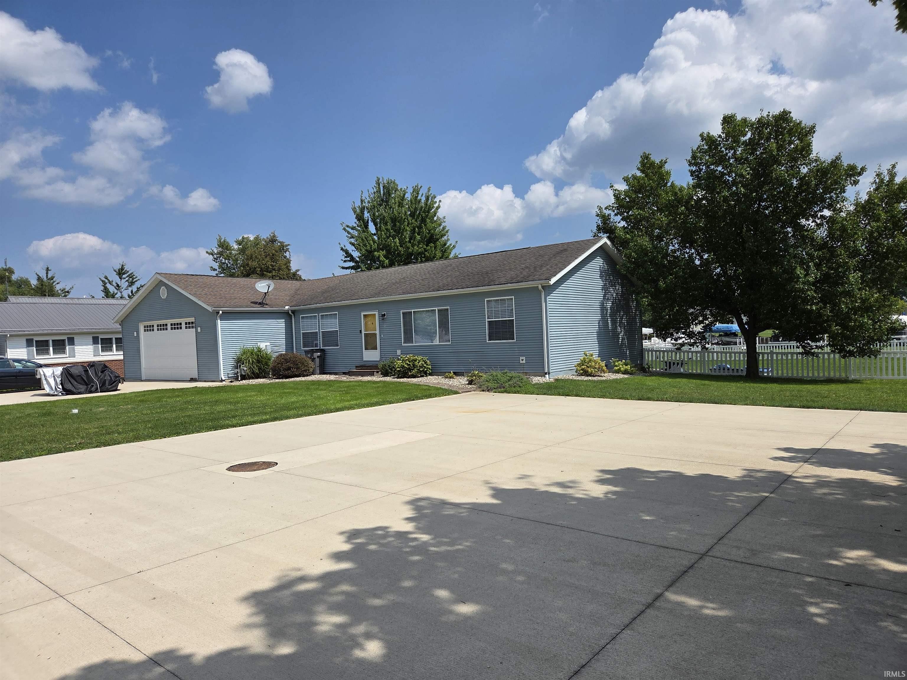 9828 Lincoln Road Syracuse, IN 46567 - Photo 2 of 34 Gallery Image 2