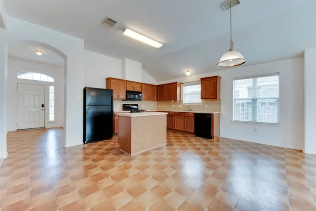 $2,100 | 18535 Melissa Springs Drive, Tomball, TX 77375