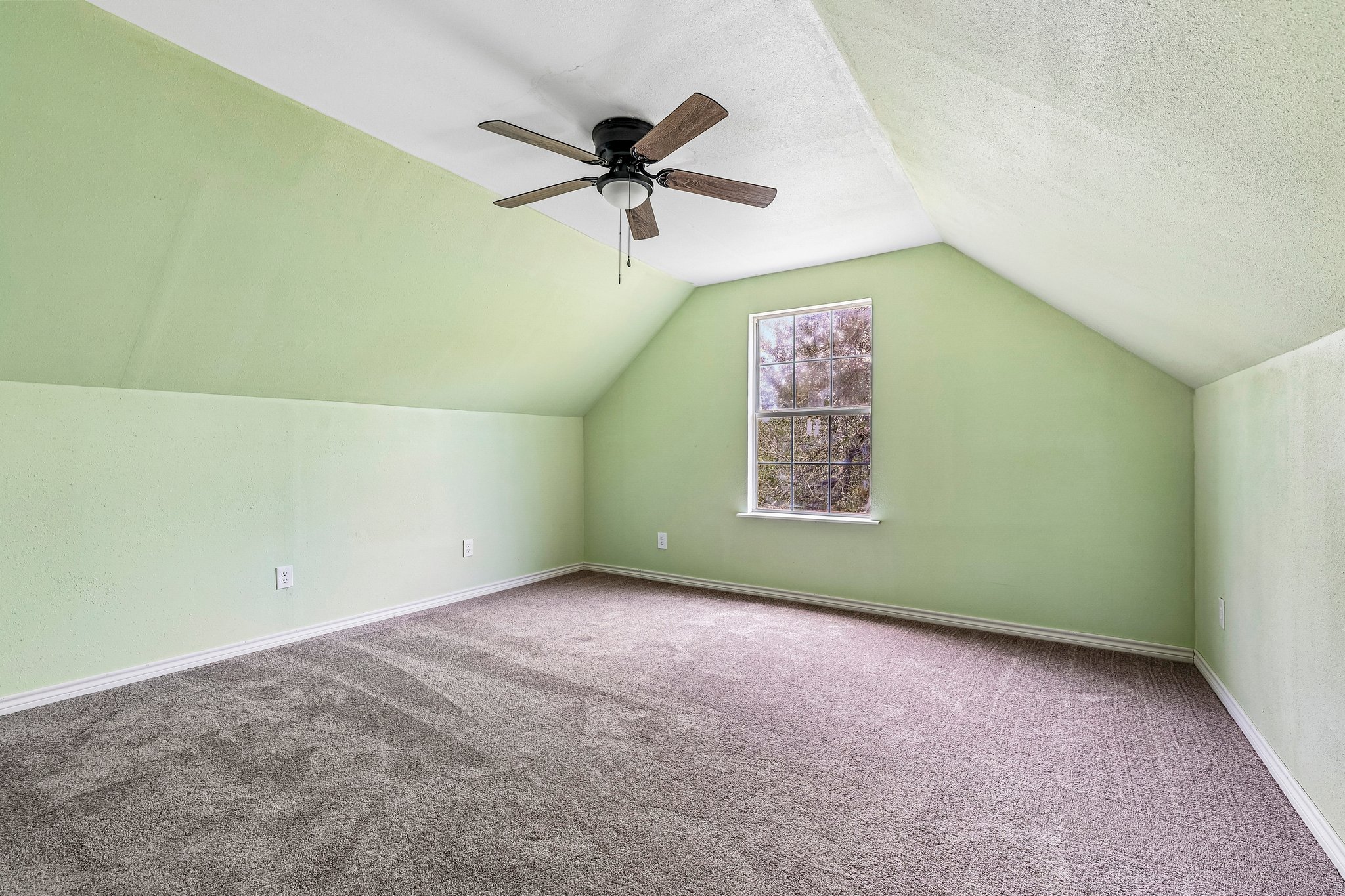 122 Dodd Preston Road Elgin, TX 78621 - Photo 29 of 37 upstairs