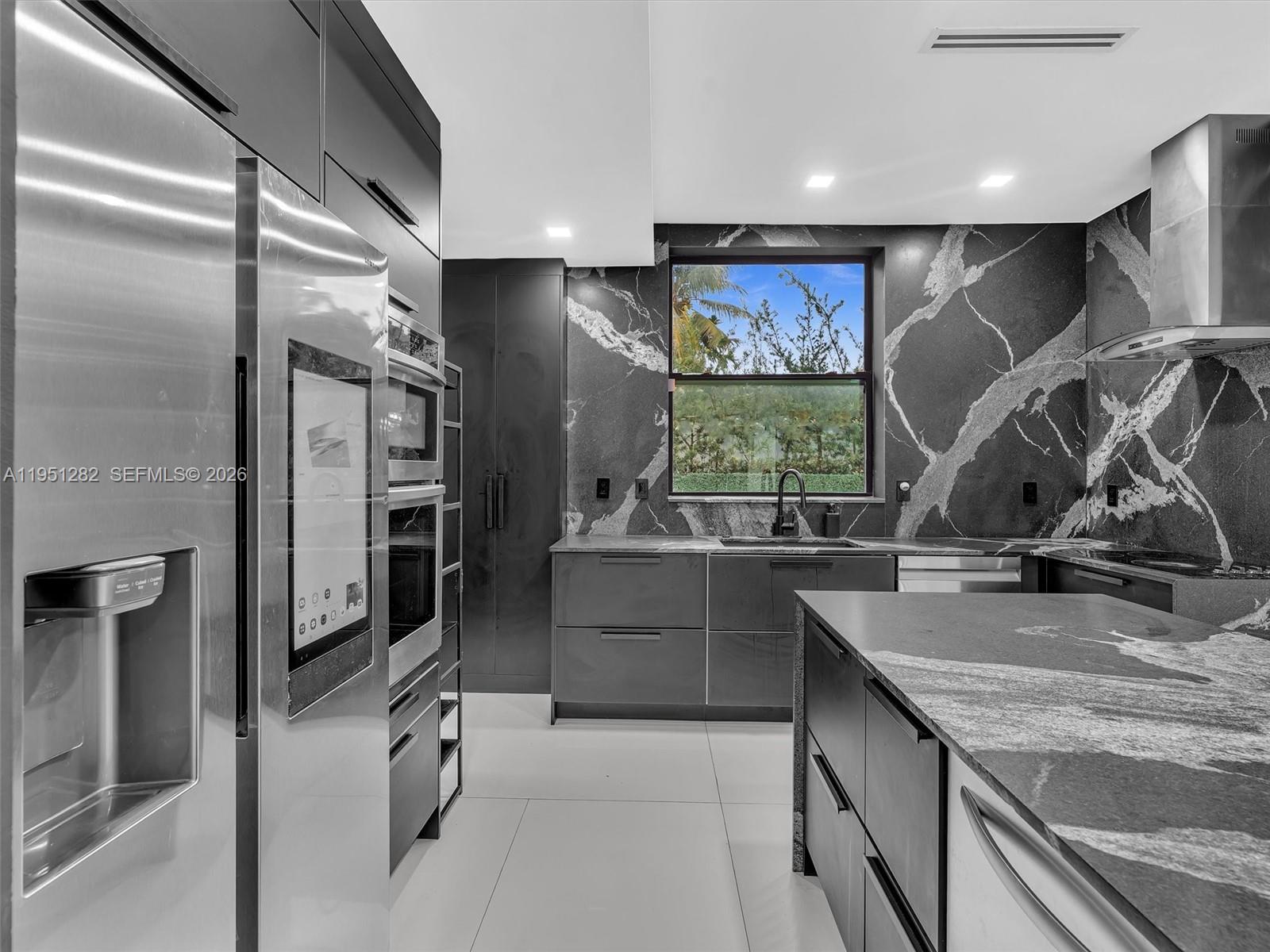 3010 Alton Road Miami Beach, FL 33140 - Photo 14 of 60