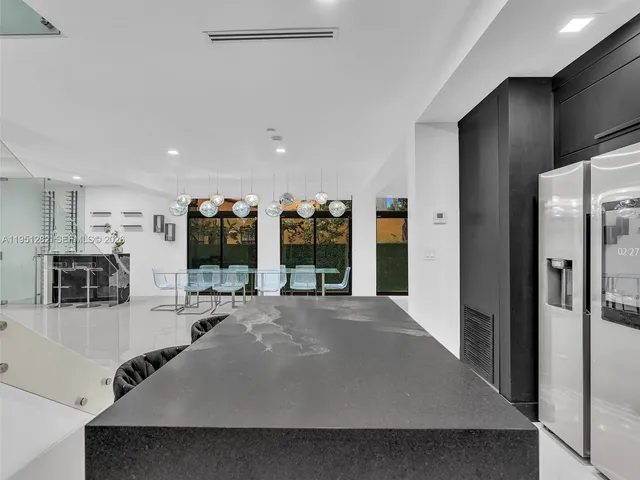 $18,900 | 3010 Alton Road, Miami Beach, FL 33140