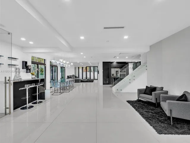 $18,900 | 3010 Alton Road, Miami Beach, FL 33140