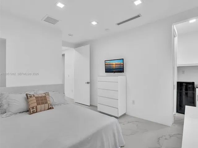 $18,900 | 3010 Alton Road, Miami Beach, FL 33140