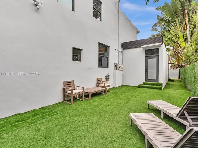 $18,900 | 3010 Alton Road, Miami Beach, FL 33140