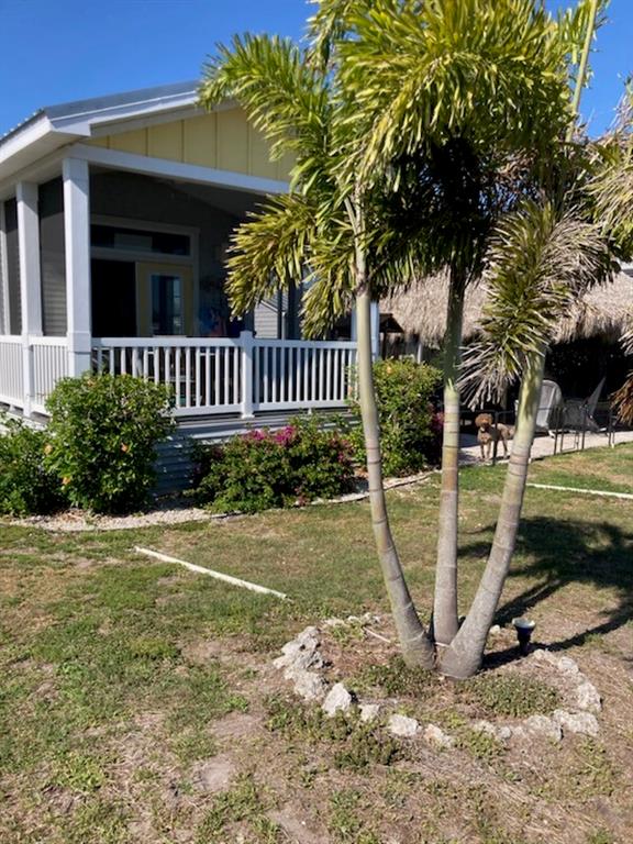 646 Southwest 33rd Cove Okeechobee, FL 34974 - Photo 5 of 19 a view of a backyard with a garden