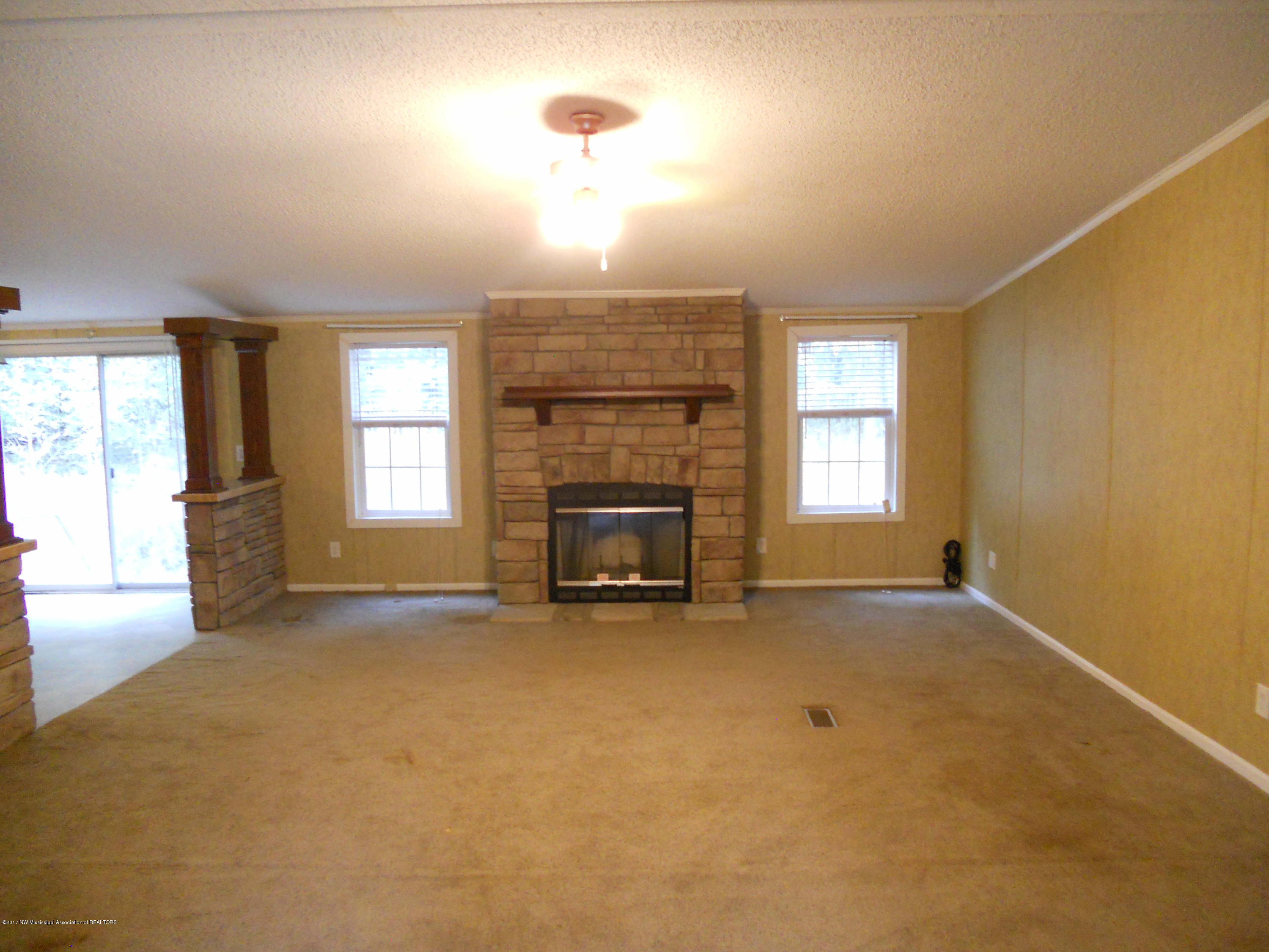 2199 Walhill Road Coldwater, MS 38618 - Photo 2 of 19 Family Room