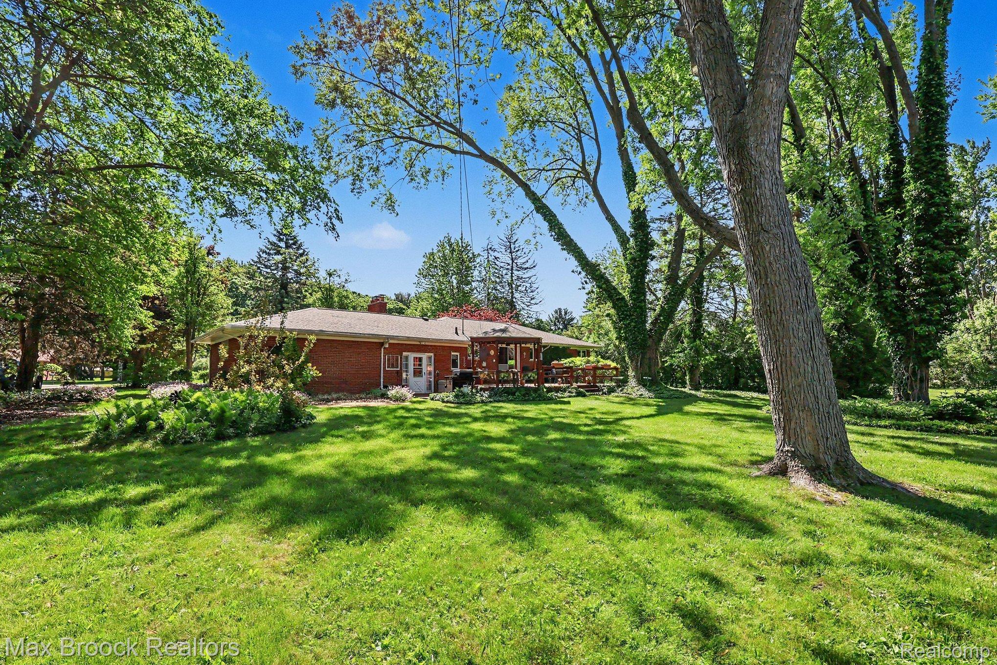 30615 Longcrest Street Southfield, MI 48076 - Photo 28 of 32 Rear View