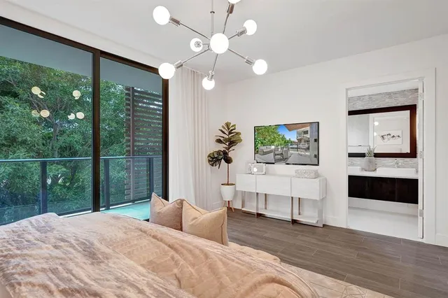 a view of livingroom with furniture