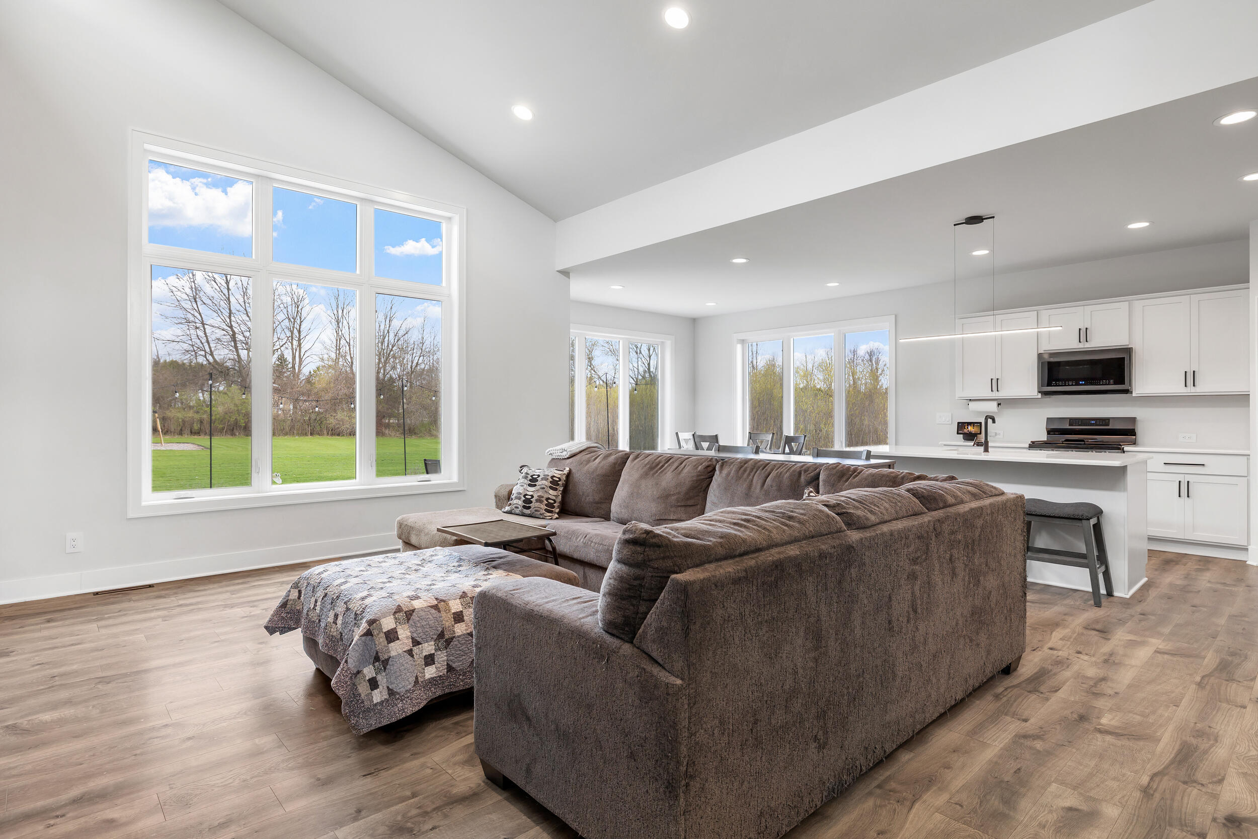 3318 Limerick Lane Sheboygan, WI 53083 - Photo 8 of 54 Living Room