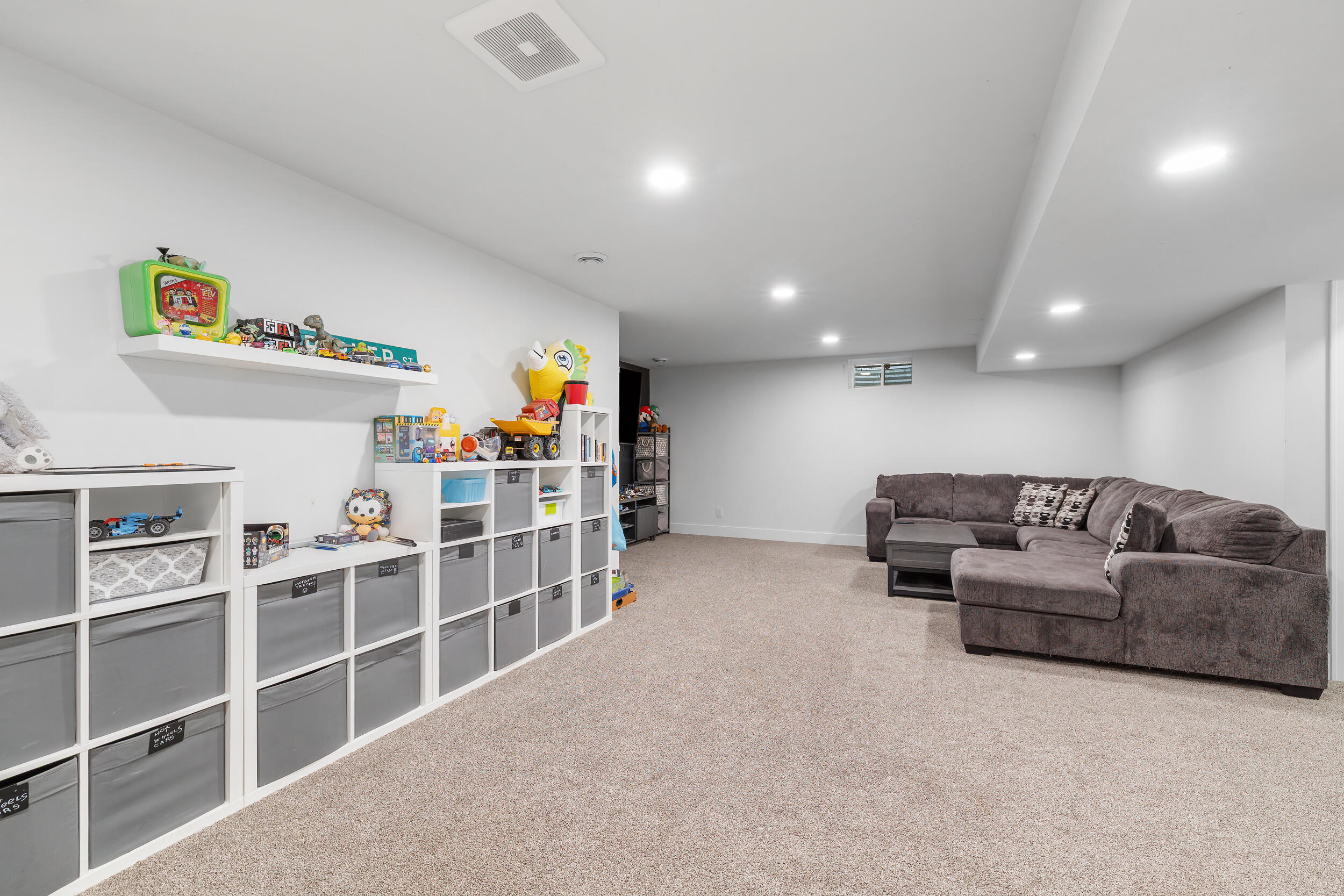 3318 Limerick Lane Sheboygan, WI 53083 - Photo 28 of 54 LL Family Room