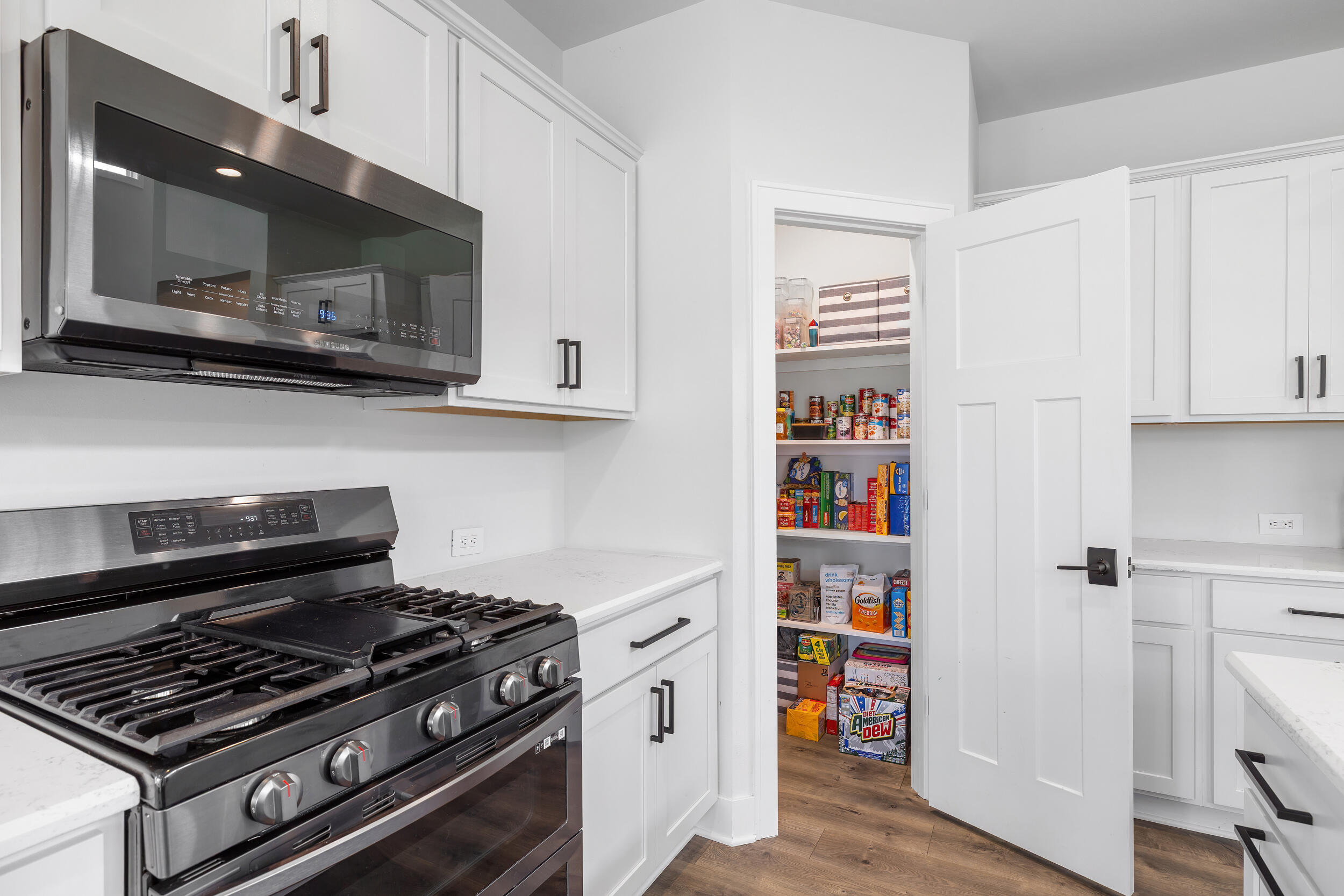 3318 Limerick Lane Sheboygan, WI 53083 - Photo 6 of 54 Pantry