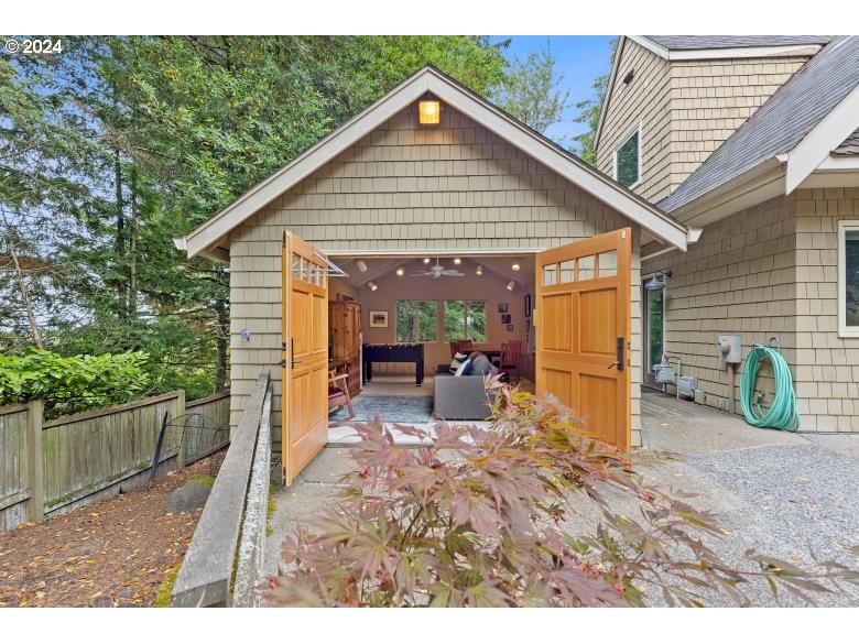 3427 Southwest Dosch Road Portland, OR 97239 - Photo 44 of 48 a view of a house with backyard