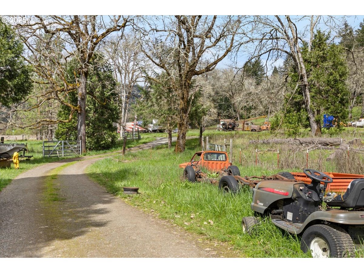 5230 Azalea-Glen Road Glendale, OR 97442 - Photo 26 of 26