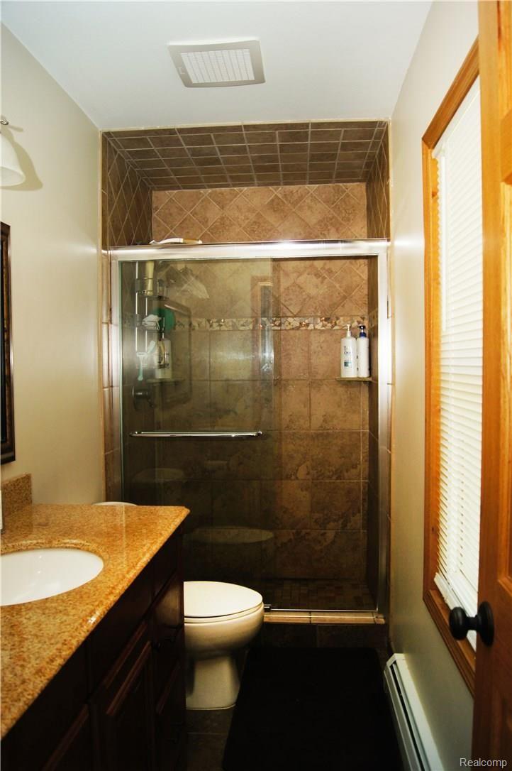 4363 Old Mill Road Pinckney, MI 48169 - Photo 34 of 45 MasterBath3.jpg