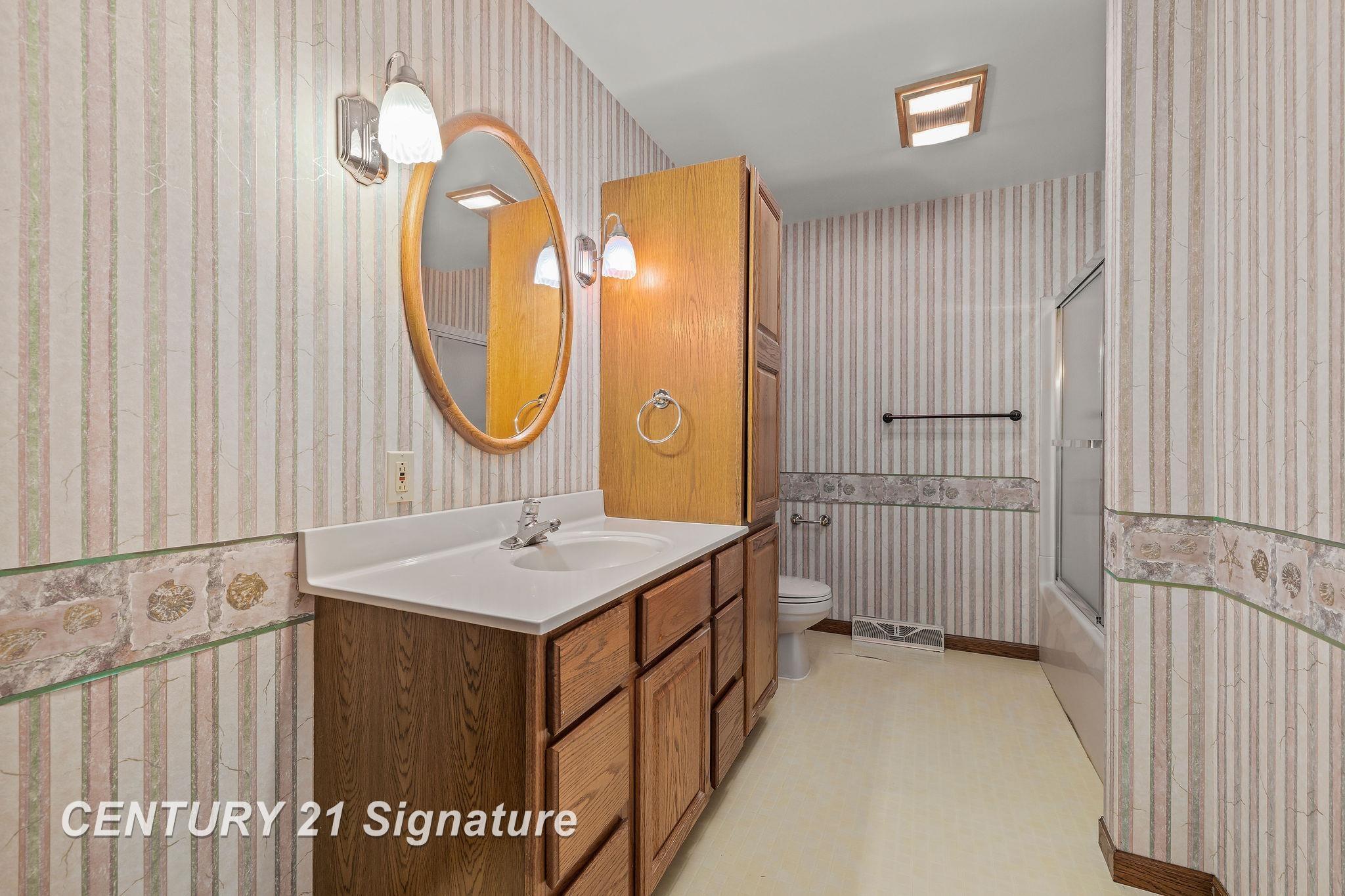 5115 Cole Road Saginaw, MI 48601 - Photo 23 of 32 50148797-854c582e-76d7-4486-a33e-293232f0ccc5.JPG