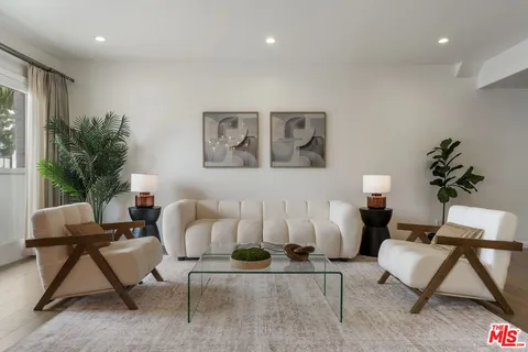 $1,149,000 | 11690 Montana Avenue, Unit 201, Los Angeles, CA 90049