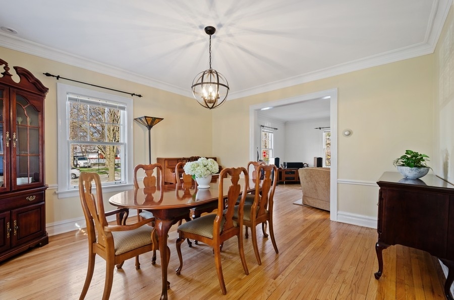2343 Ridgeway Avenue Evanston, IL 60201 - Photo 3 of 18